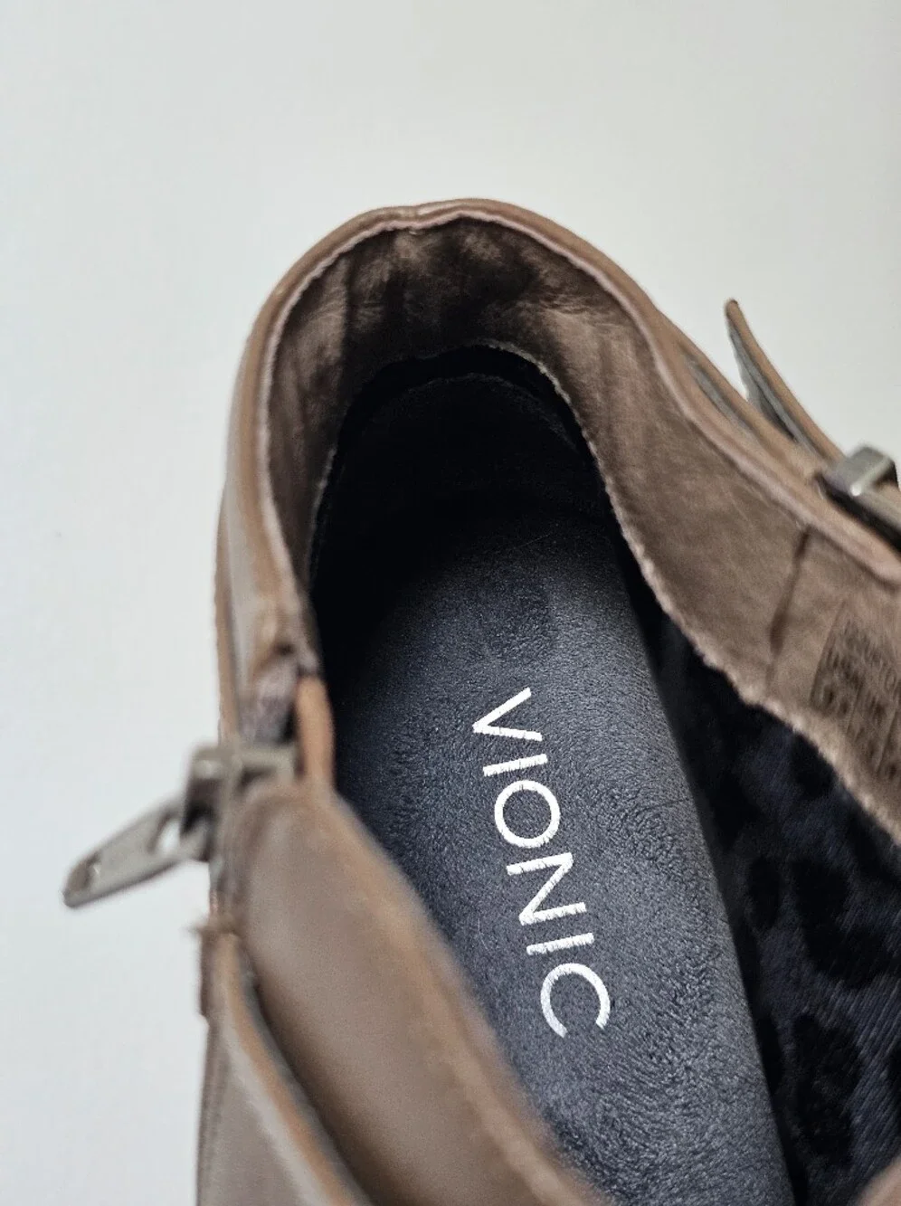 Vionic Uptown Leather Ankle Boots Taupe Buckle Block Heel Comfort Booties 9.5 W